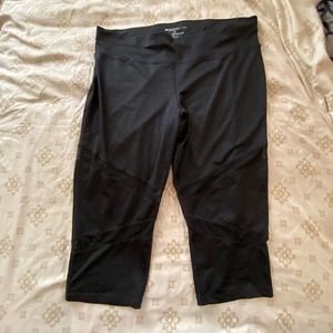 Black cropped plus size workout leggings